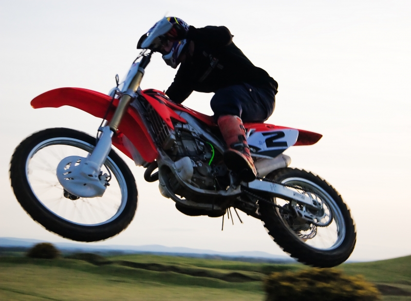 sportfoto på en motocross åkare